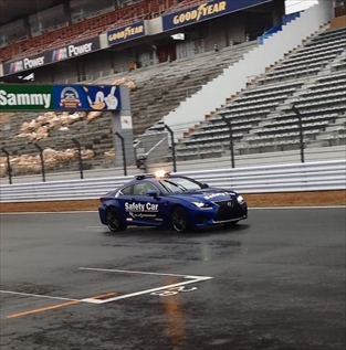 �J�ŃN���b�V���̂��тɏo������Z�[�t�e�B�E�J�[�i���N�T�X���I�j